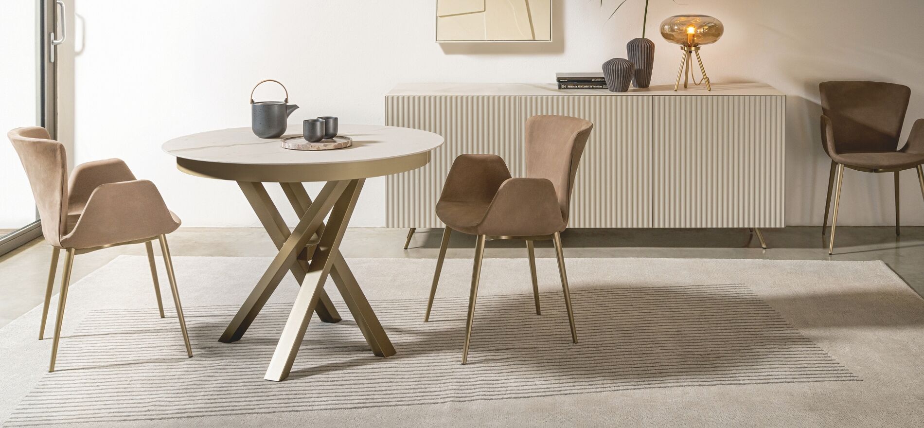 sedia con braccioli elegante