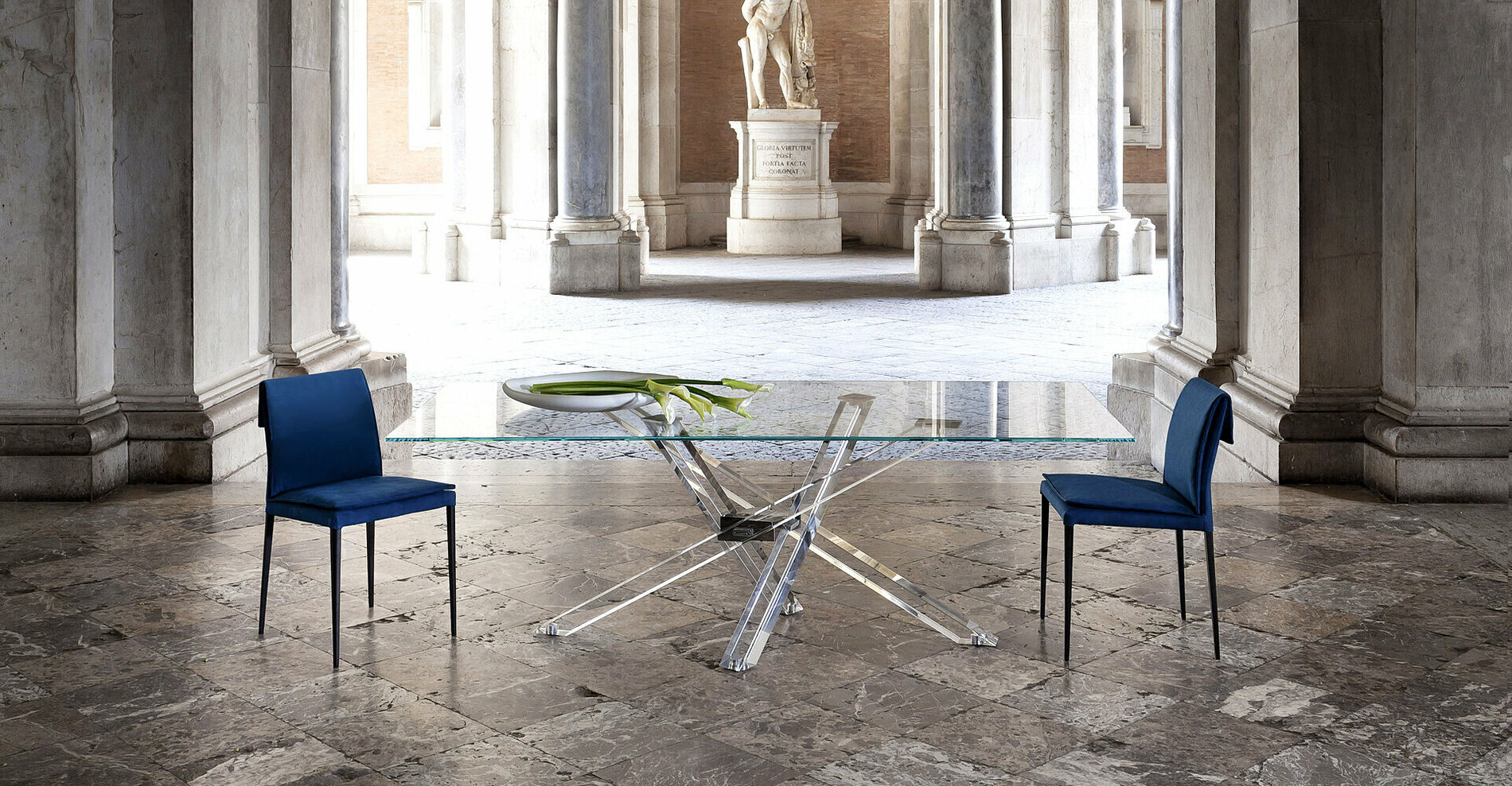 tavolo in cristallo di design moderno
